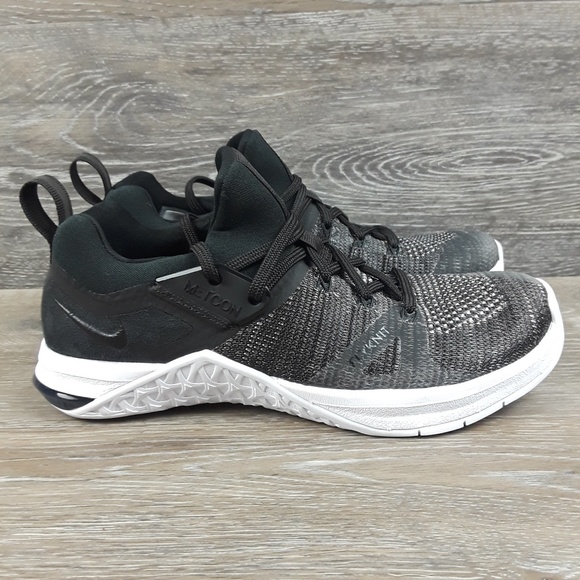 Nike Shoes - Nike Metcon Flynit 3 Sneaker womens size 6